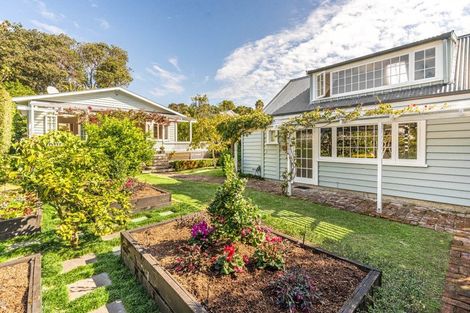 Photo of property in 27 Rutland Road, Stanley Point, Auckland, 0624