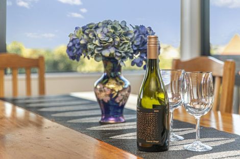 Photo of property in 66 Waiora Road, Stanmore Bay, Whangaparaoa, 0932