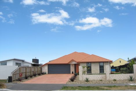 Photo of property in 10 Foresters Crescent, Parklands, Christchurch, 8083