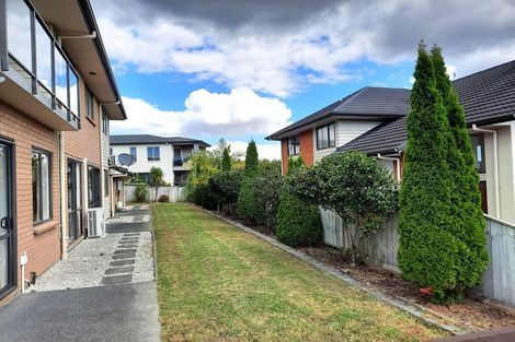 Photo of property in 21 Fairbairn Place, East Tamaki Heights, Auckland, 2016