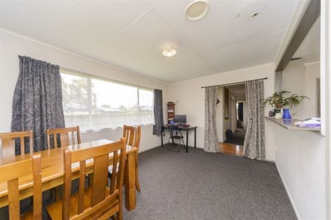Photo of property in 10 Gladys Place, Kelvin Grove, Palmerston North, 4414
