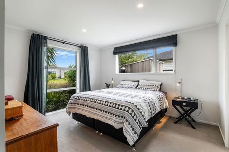 Photo of property in 11 Fred White Drive, Kumeu, 0810