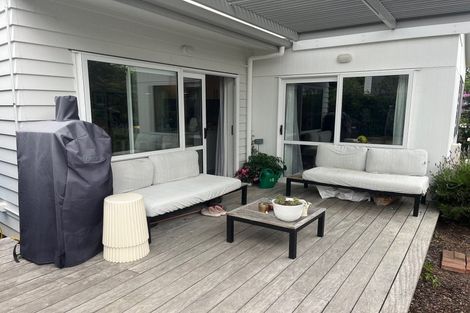 Photo of property in 8 Ruhanui Lane, Pakuranga Heights, Auckland, 2010