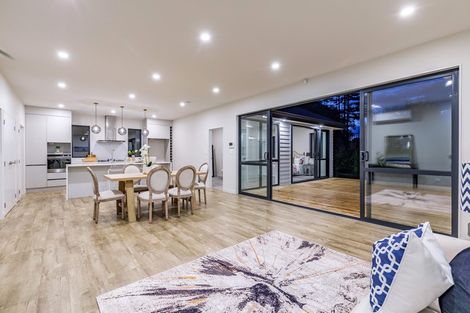 Photo of property in 9 Dida Park Drive, Kumeu, 0810