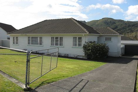 Photo of property in 5 Bledisloe Crescent, Wainuiomata, Lower Hutt, 5014