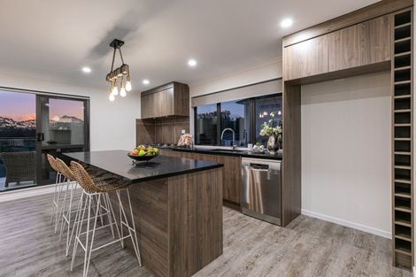 Photo of property in 5 Franheim Crescent, Orewa, 0931