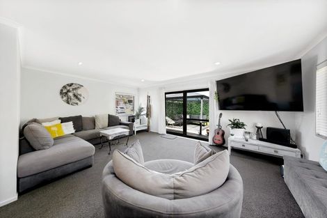 Photo of property in 63 Claverdon Drive, Massey, Auckland, 0614