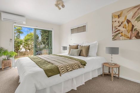 Photo of property in 2/267 Glenfield Road, Hillcrest, Auckland, 0627