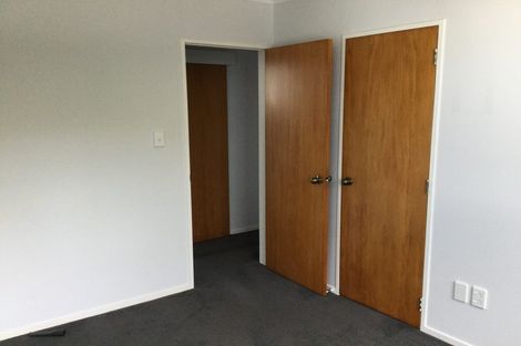 Photo of property in 1/7 Vardon Road, Green Bay, Auckland, 0604