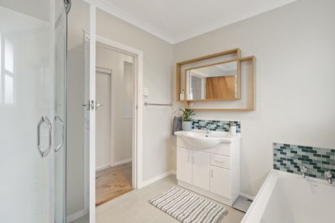 Photo of property in 1 Fairfax Terrace, Frankleigh Park, New Plymouth, 4310