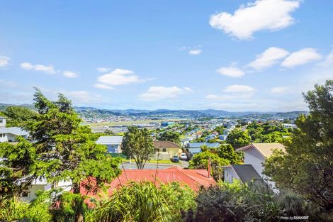 Photo of property in 27 Ahuriri Street, Strathmore Park, Wellington, 6022