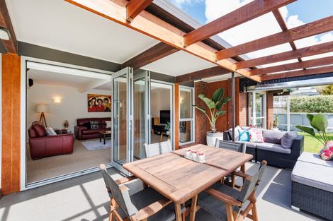 Photo of property in 15 Chilton Grove, Hokowhitu, Palmerston North, 4410