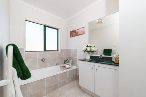 Photo of property in 20 Millington Place, Huntington Park, Auckland, 2013