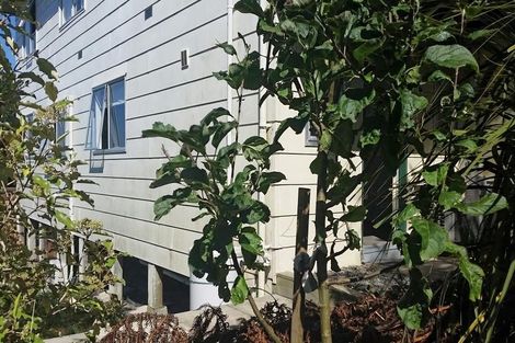 Photo of property in 21a Cotswold Crescent, Newlands, Wellington, 6037