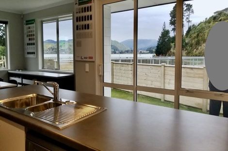 Photo of property in 1 Tradewinds Drive, Whitby, Porirua, 5024