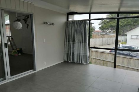 Photo of property in 68 Hutchinsons Road, Bucklands Beach, Auckland, 2014