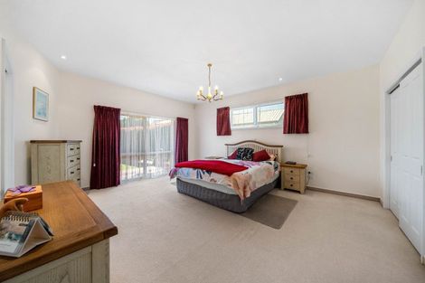 Photo of property in 6 Daffodil Grove, Carterton, 5713