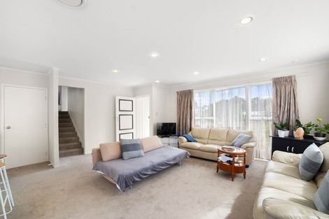 Photo of property in 34 Easton Park Parade, Glenfield, Auckland, 0629