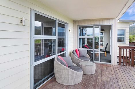 Photo of property in 29 Mcewen Crescent, Riverstone Terraces, Upper Hutt, 5018