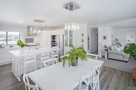 Photo of property in 31 Wells Place, Whitianga, 3510