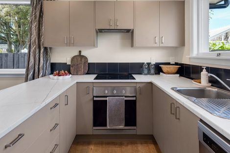 Photo of property in 1/33 Searells Road, Strowan, Christchurch, 8052