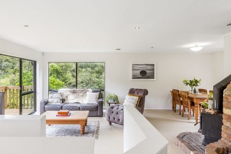 Photo of property in 53 Rimu Road, Oratia, Auckland, 0604