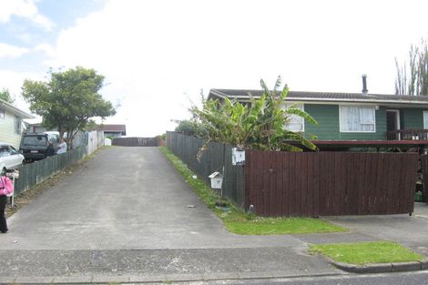 Photo of property in 2/23 Frobisher Way, Clendon Park, Auckland, 2103