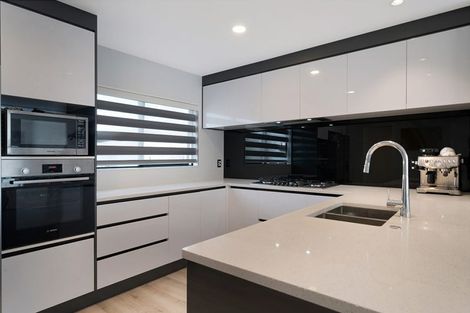 Photo of property in 6 Meritage Lane, Te Atatu South, Auckland, 0610