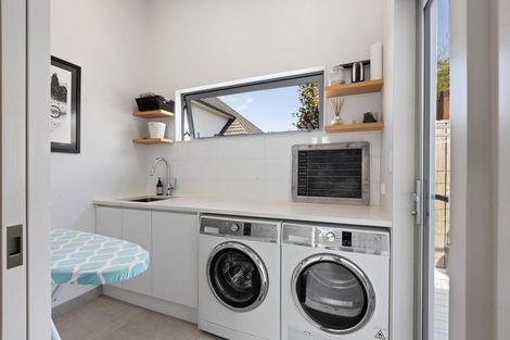 Photo of property in 52 Walton Street, Red Beach, 0932