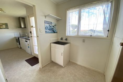 Photo of property in 60 Casuarina Road, Half Moon Bay, Auckland, 2012