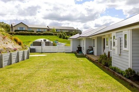 Photo of property in 97 Loch Views Road, Acacia Bay, Taupo, 3385