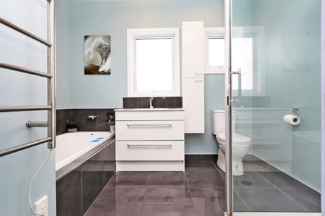 Photo of property in 4 Pembroke Street, Taradale, Napier, 4112