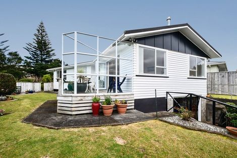 Photo of property in 6 Eton Place, Spotswood, New Plymouth, 4310