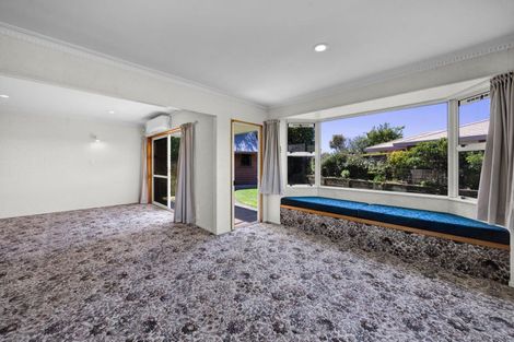Photo of property in 4 Waiwera Place, Merrilands, New Plymouth, 4312