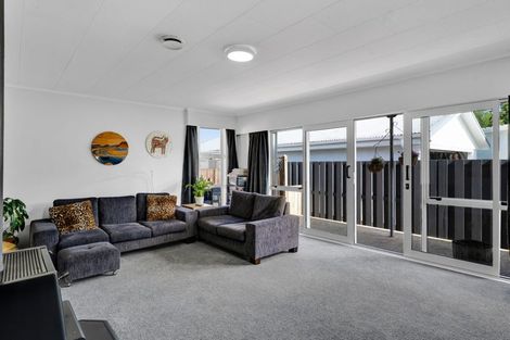 Photo of property in 21 Montjoy Street, Stratford, 4332