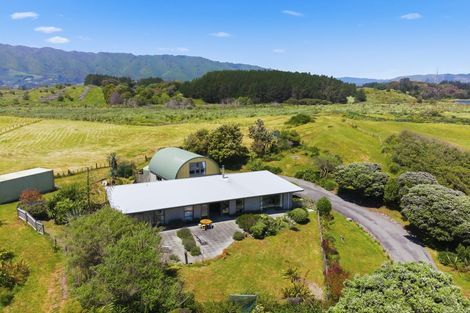Photo of property in 171 Paetawa Road, Peka Peka, Waikanae, 5391