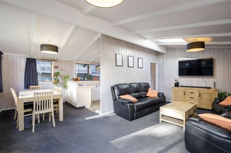 Photo of property in 21 Cumberland Street, Merrilands, New Plymouth, 4312