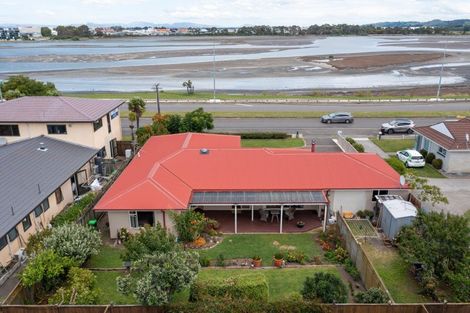 Photo of property in 28 Meeanee Quay, Westshore, Napier, 4110