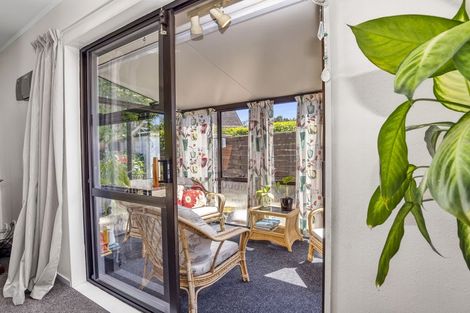 Photo of property in 21a Rosebank Grove, Waikanae, 5036