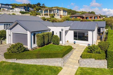 Photo of property in 6 Hollyford Place, Aotea, Porirua, 5024