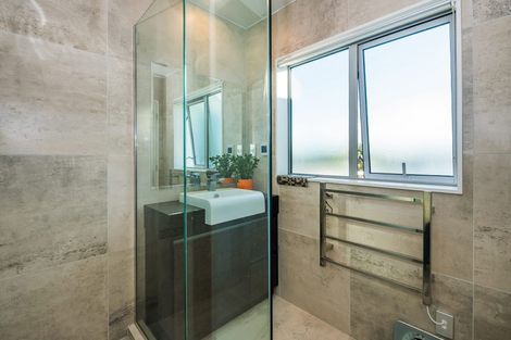 Photo of property in 6a Mchardy Place, Glenfield, Auckland, 0627