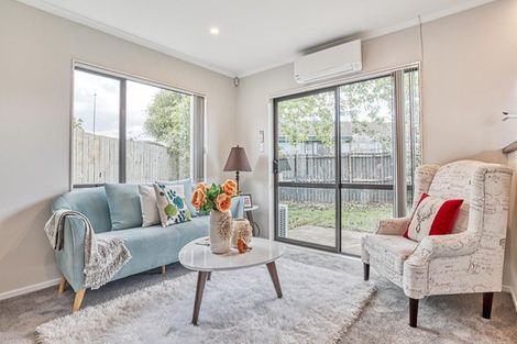 Photo of property in 2 Hamblyn Place, Ranui, Auckland, 0612