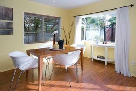 Photo of property in 1 Jay Court, Botany Downs, Auckland, 2010