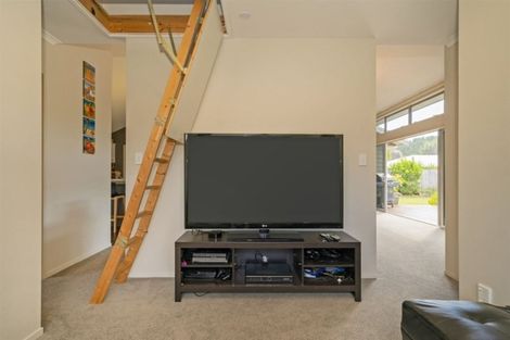 Photo of property in 10 Dotterel Place, Whitianga, 3510