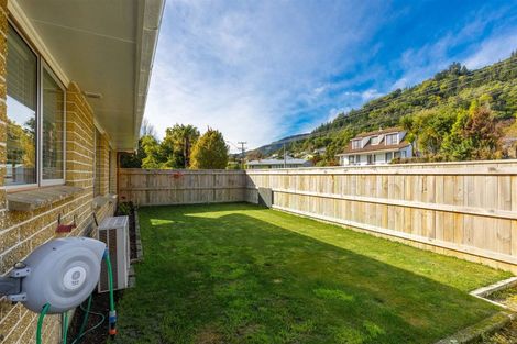Photo of property in 131a Waikawa Road, Picton, 7220