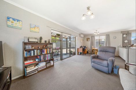 Photo of property in 5b Clemow Road, Fitzroy, New Plymouth, 4312