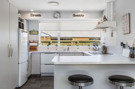 Photo of property in 8 Jerez Place, Hei Hei, Christchurch, 8042