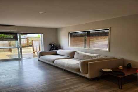 Photo of property in 43a Condor Place, Unsworth Heights, Auckland, 0632