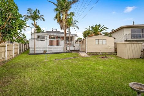 Photo of property in 125 Waimumu Road, Massey, Auckland, 0614