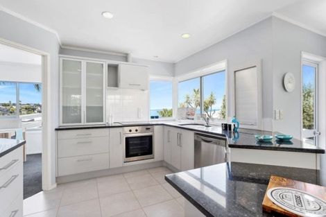 Photo of property in 2/70 Churchill Road, Murrays Bay, Auckland, 0630